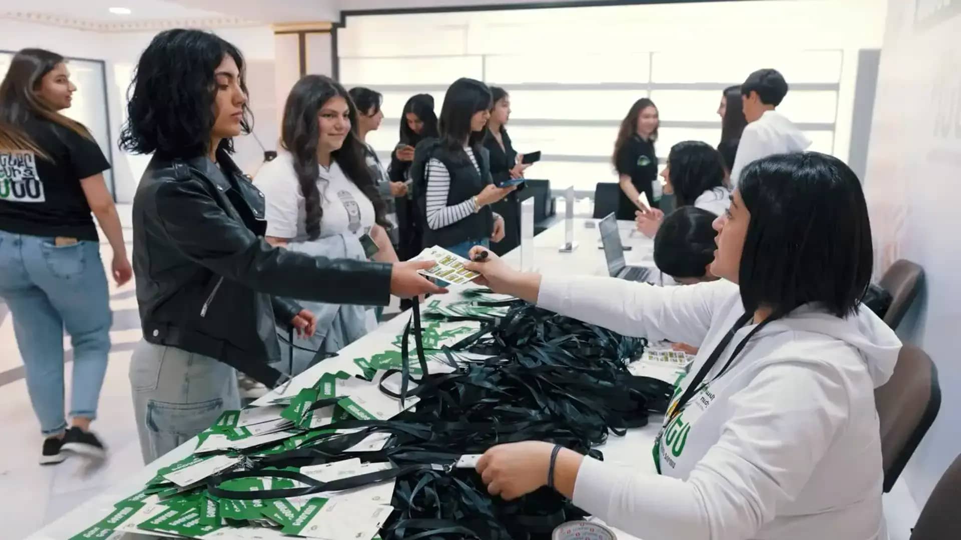 DemArDem Hero Background